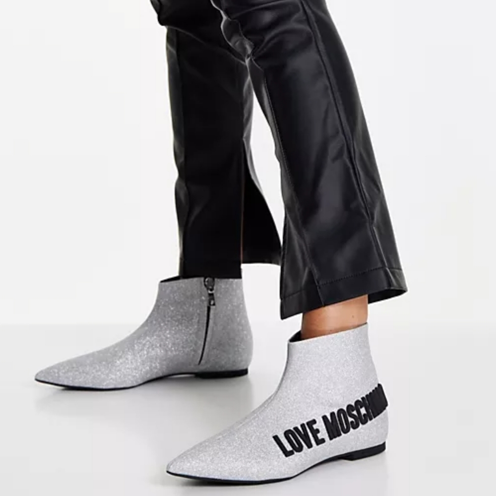 Love moschino ankle boot size 39 (US8). Never worn, no box or dust bag